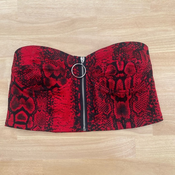 Motel Zipshi Crop Top In Snake Red - Picture 3 of 4